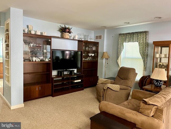Photo - 870 Broadfield Dr