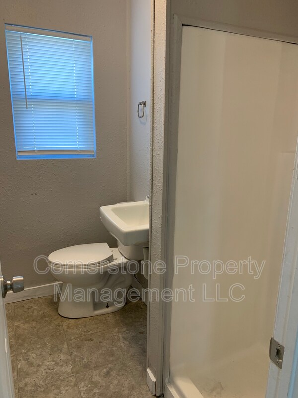 Photo - 8195 Center Dr