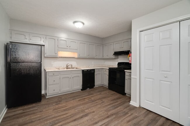 Photo - Governor's Court Apartments