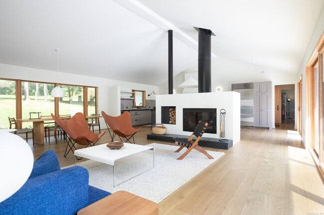 Photo - 37 Canterbury Ln