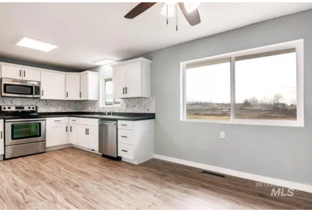 Photo - 1707 Baker Ln