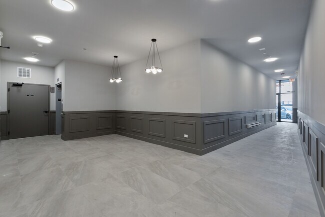 Photo - 2505 W Farragut Ave