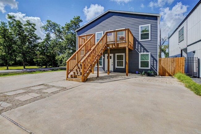 Building Photo - 4014 Dreyfus St Rental