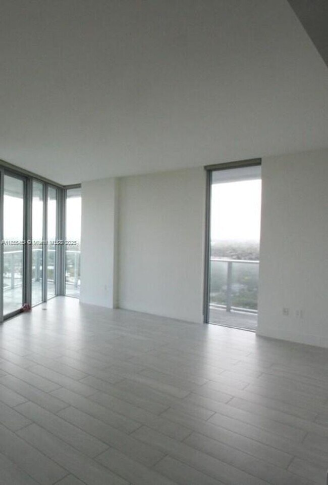 Photo - 2000 Metropica Wy