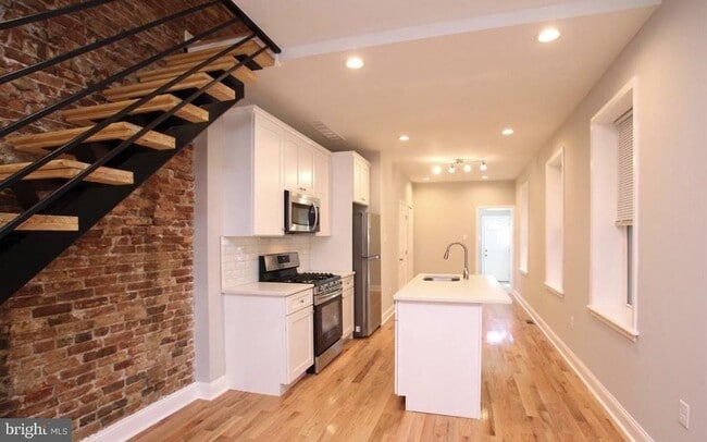 Photo - 758 N 43rd St