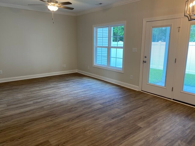 Photo - 705 Henry Ln