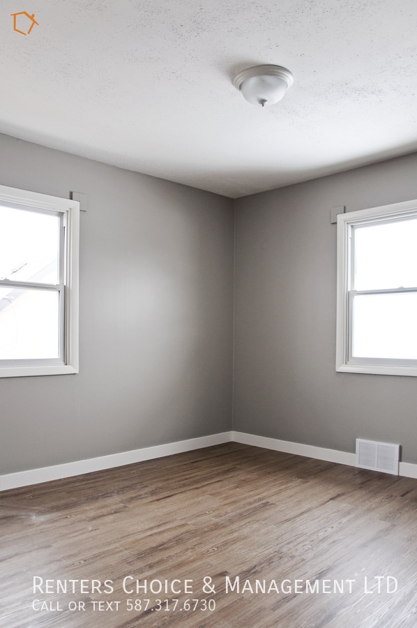 Photo - Pet Friendly Suite with Driveway Parking & Private Laundry