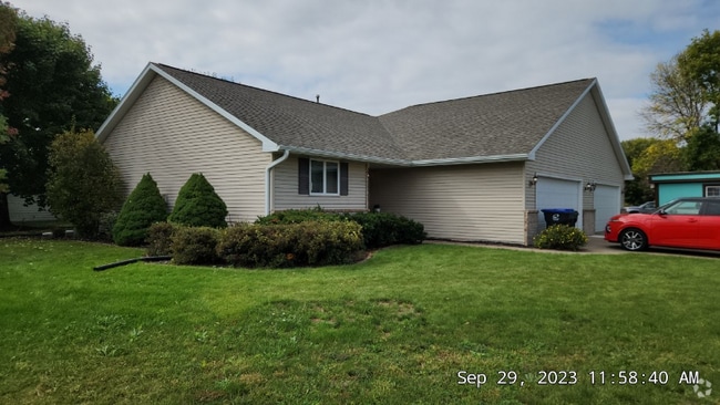 Building Photo - W3183 Westowne Ct Rental