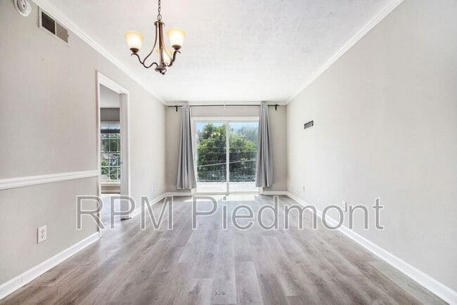 Building Photo - 2805 Northeast Expy Unit B34 Rental