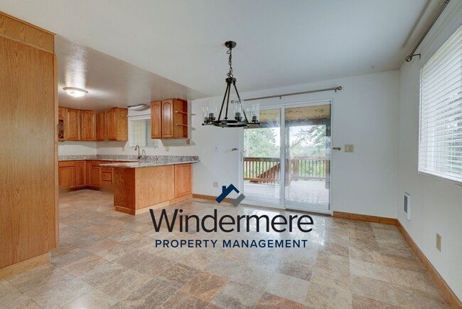 Photo - Spacious 3 Bedroom 3 Bath in town