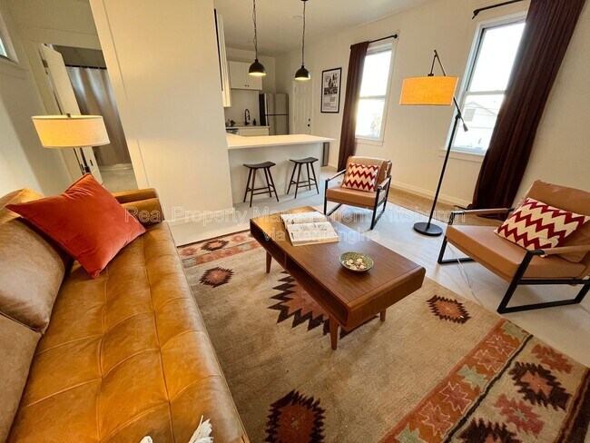 Building Photo - 2019 E Beckert Ave Unit 2