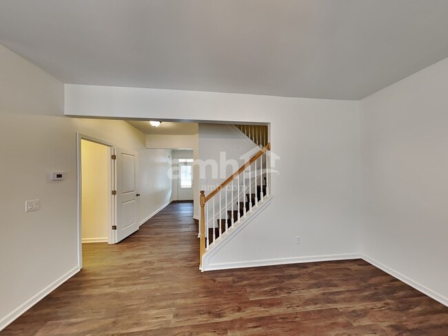 Photo - 429 Belmont Way