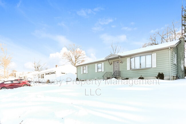 Photo - 486 Mercer St