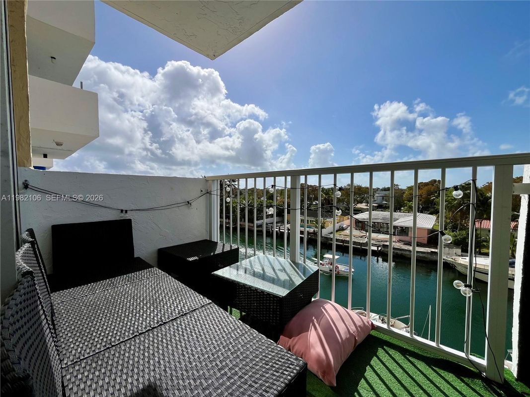 Photo - 2020 NE 135th St