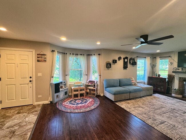 Photo - 115 E Fabish Dr