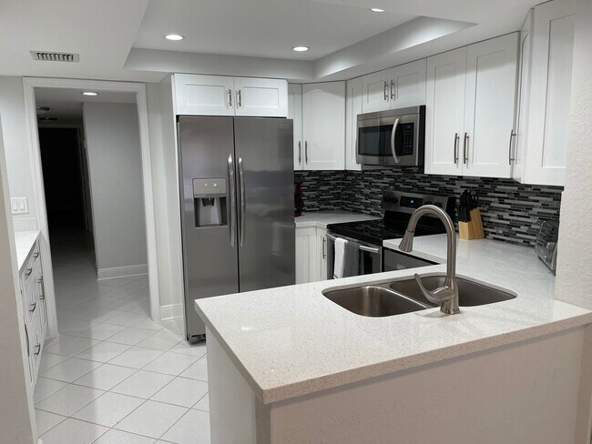 Photo - 1660 12 Oaks Way Unit 203
