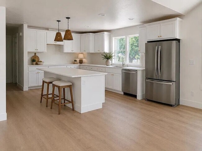 651 N Johnson Ave Unit A - 651 N Johnson Ave
