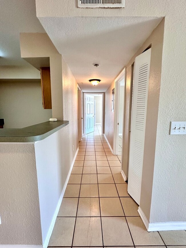 Photo - Spacious 2B/2B Unfurnished Condo near Beach in the Heart of Destin! Unidad 387
