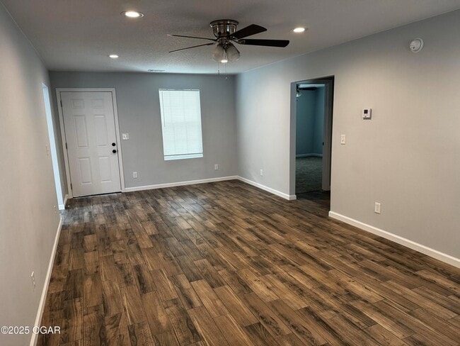 Photo - 3905 E 13th St