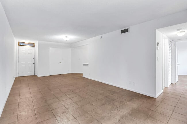 Photo - 210 Lake Pointe Dr Unit 103