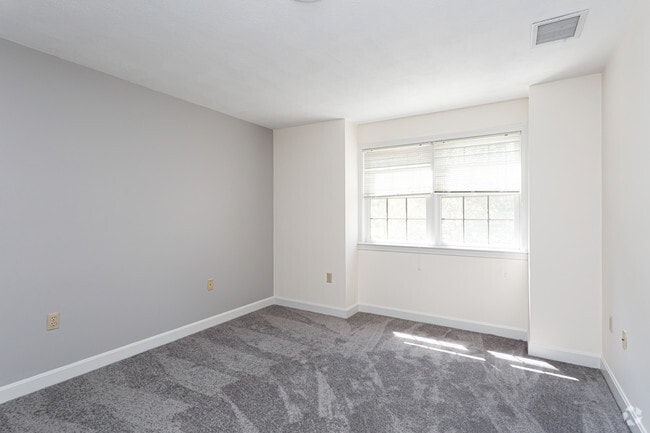2BR, 2BA - 1,300SF