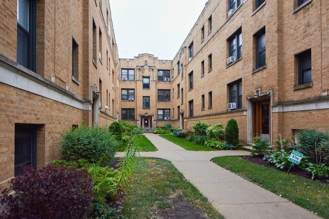 Building Photo - 2649 N Spaulding Ave Unit EA10