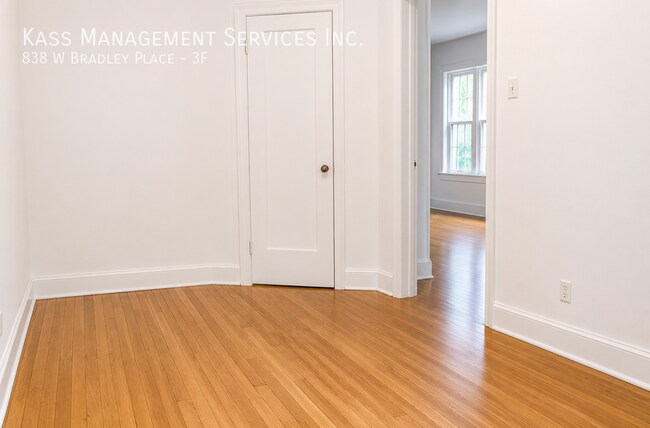 838 W Bradley Pl Unit 3F