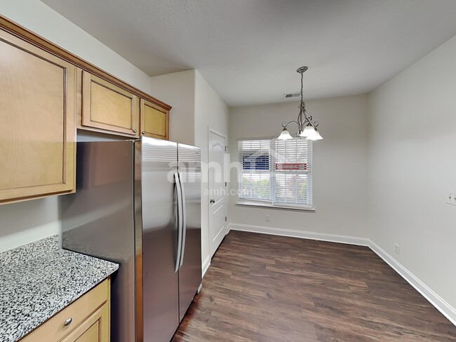 Photo - 1684 Woods Ln