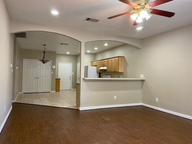 Photo - 300-306 East Main Street Unidad 306