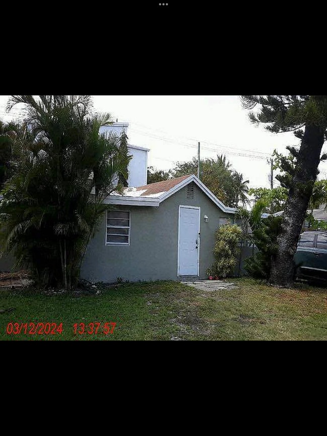 Building Photo - 605 NE 27th St Rental