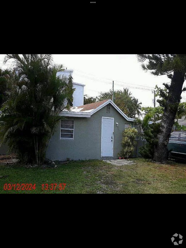 Building Photo - 605 NE 27th St Rental