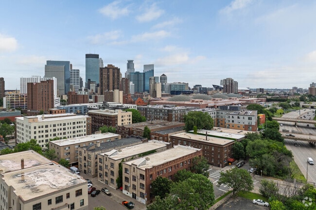 Minutes to Downtown