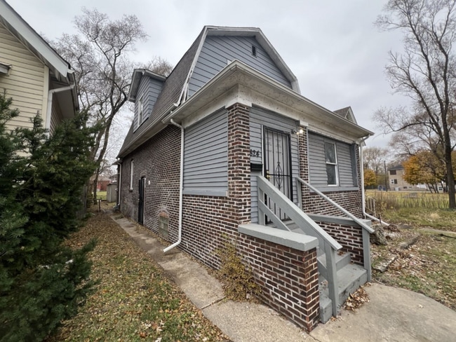 Photo - 824 Tyler St