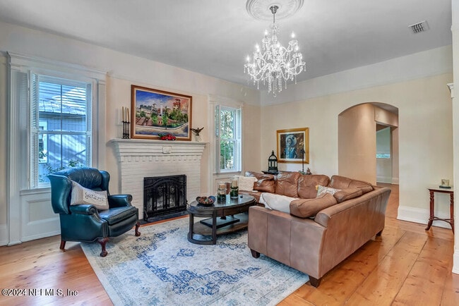 Photo - 68 Saragossa St