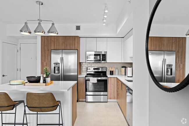 2BR, 2BA - 1,033SF - Kitchen