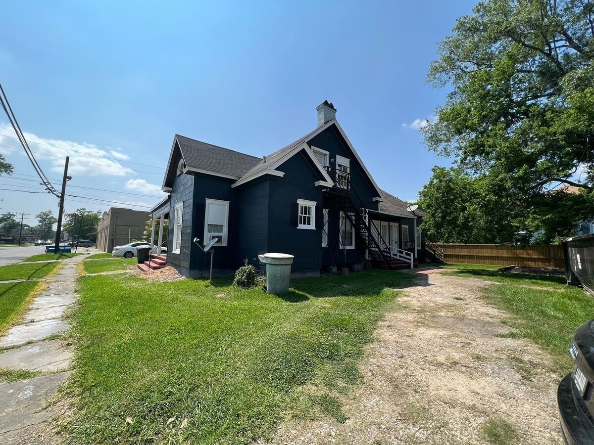 Photo - 1142 Lyle St