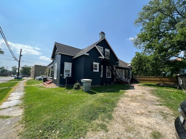 Photo - 1142 Lyle St