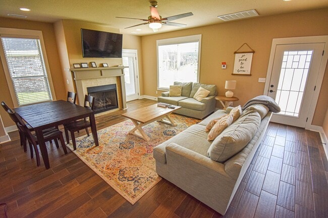 Photo - Luxurious  4 Bedroom, 3.5 Bathroom Home In Fayetteville!!  Minutes from the U of A!!