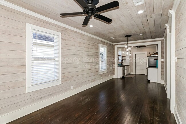 Photo - 4715 Avenue P 1/2