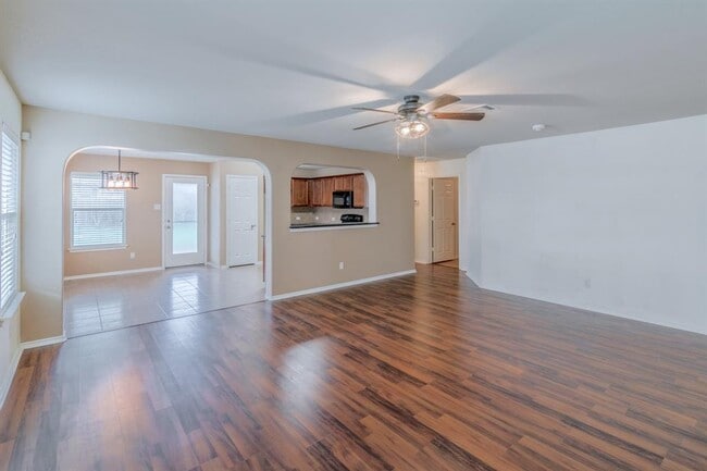 Photo - 328 Baldwin St