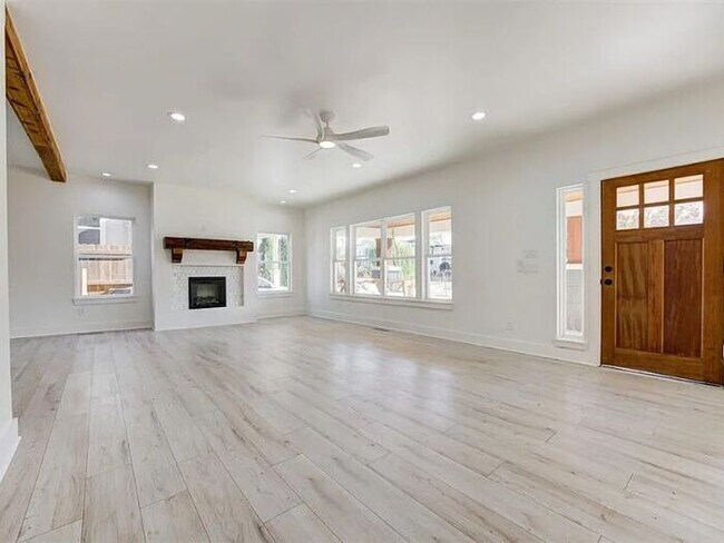 Photo - 213 NE 14th St