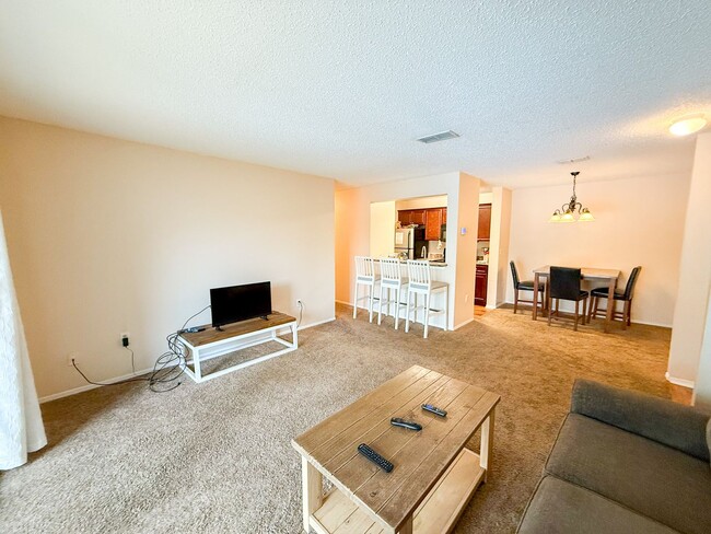 Building Photo - Windsor Park #924