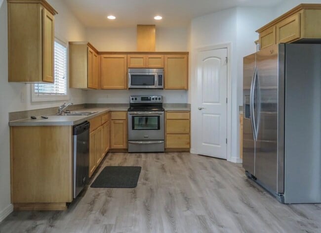 Photo - 758 Meadowlawn Pl