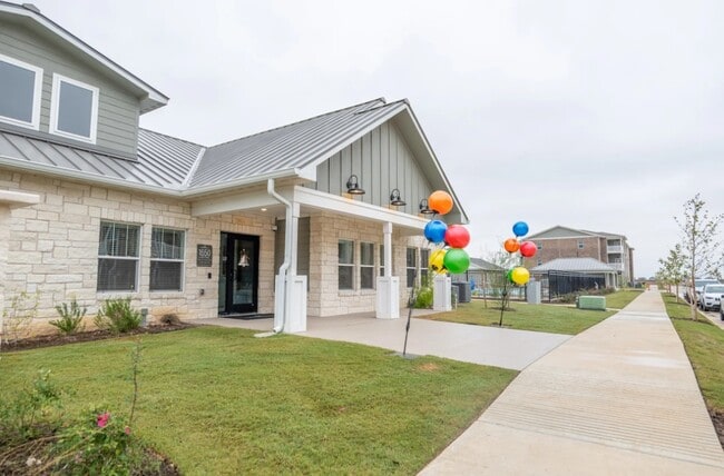 Photo - Whispering Pointe Apartments