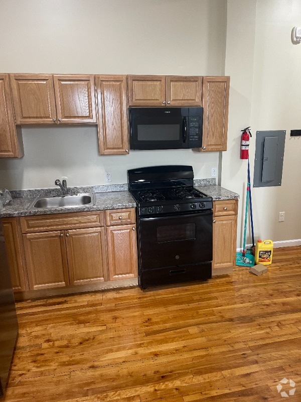 Building Photo - 158 Passaic St Rental