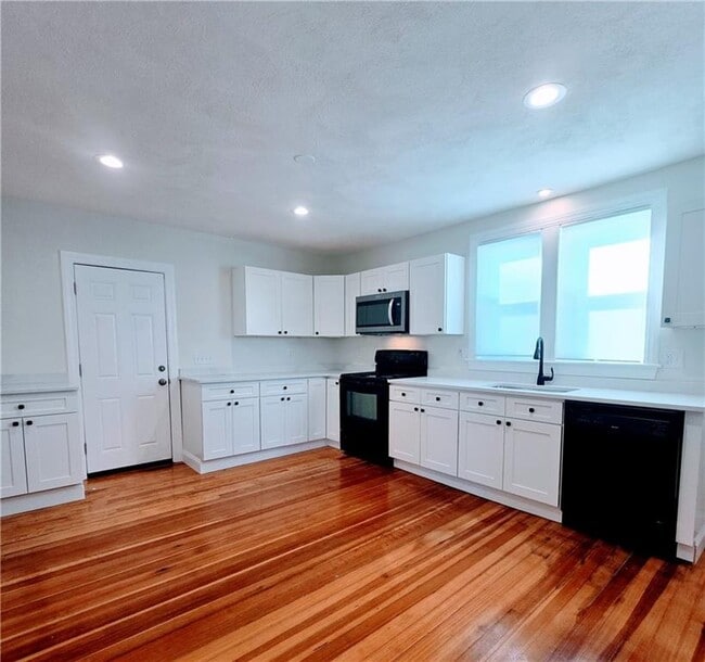 Building Photo - 268 1/2 Greenville Ave Unit 2