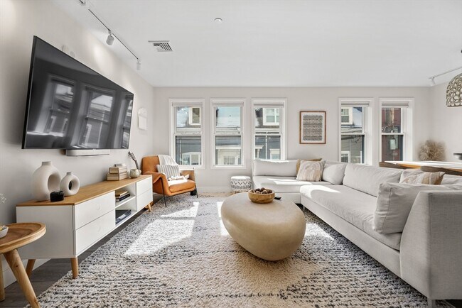 Building Photo - 14-16 Haynes St Unit 102