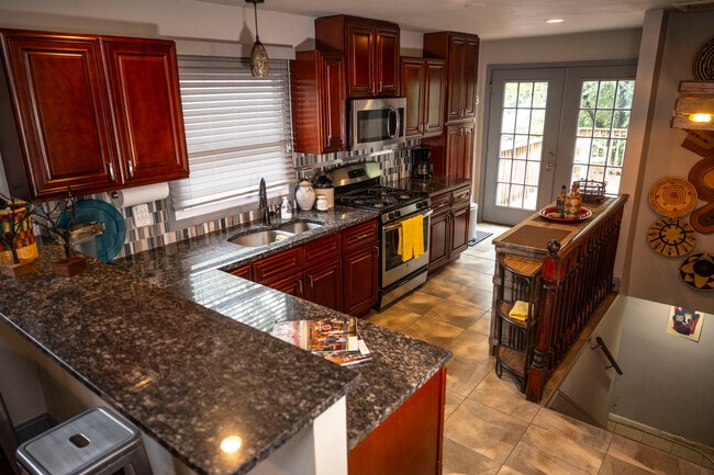 Photo - 1604 Kraft St