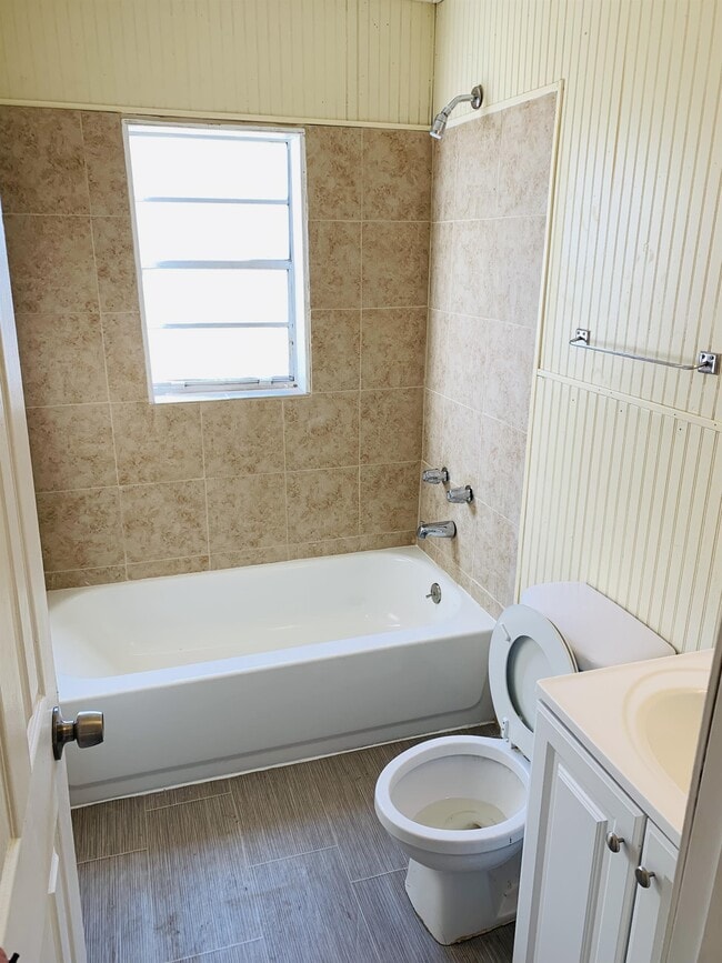 Photo - 105 Prune St