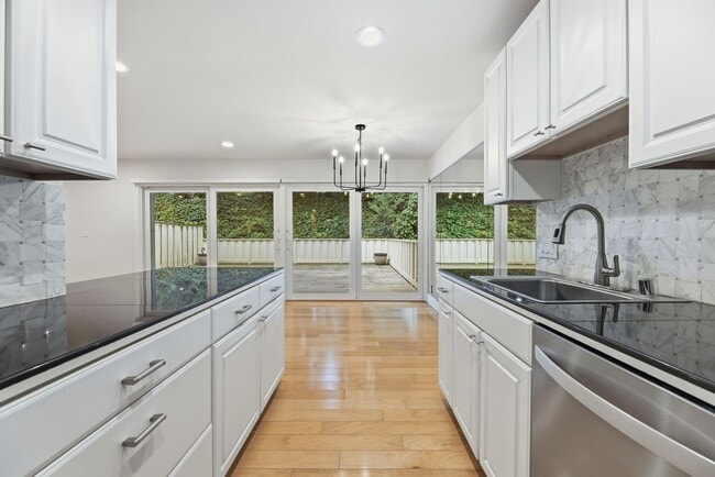 Building Photo - Elegantly Updated Apartment for Rent in Orinda